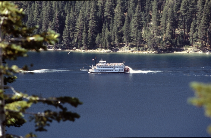 Der Lake Tahoe mit …