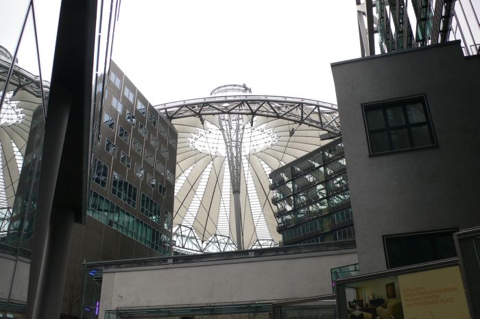Das Sony-Center am …