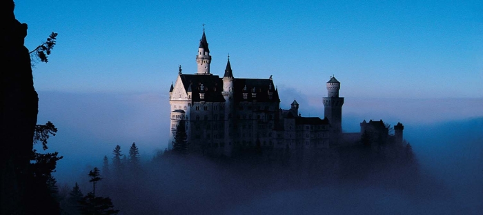 Herbstnebel liegt im Tal …
