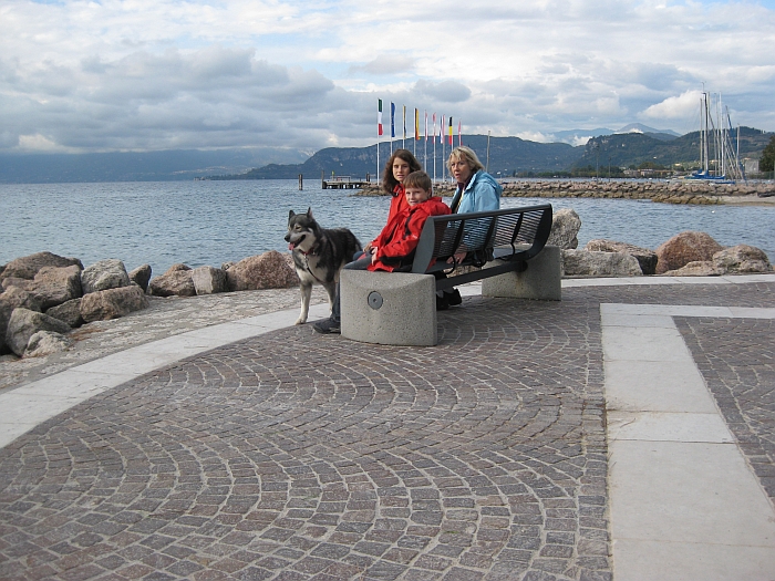 Die Uferpromenade der …