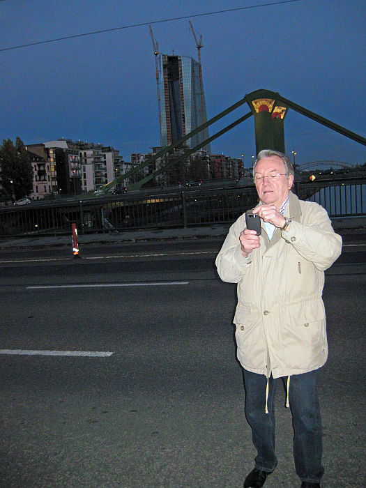 Im Hintergrund das im …