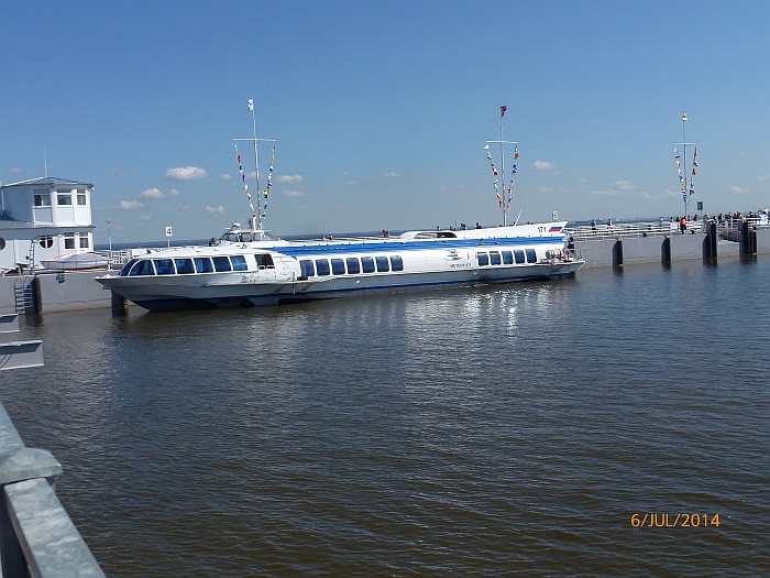 Mit dem Tragflächenboot ...